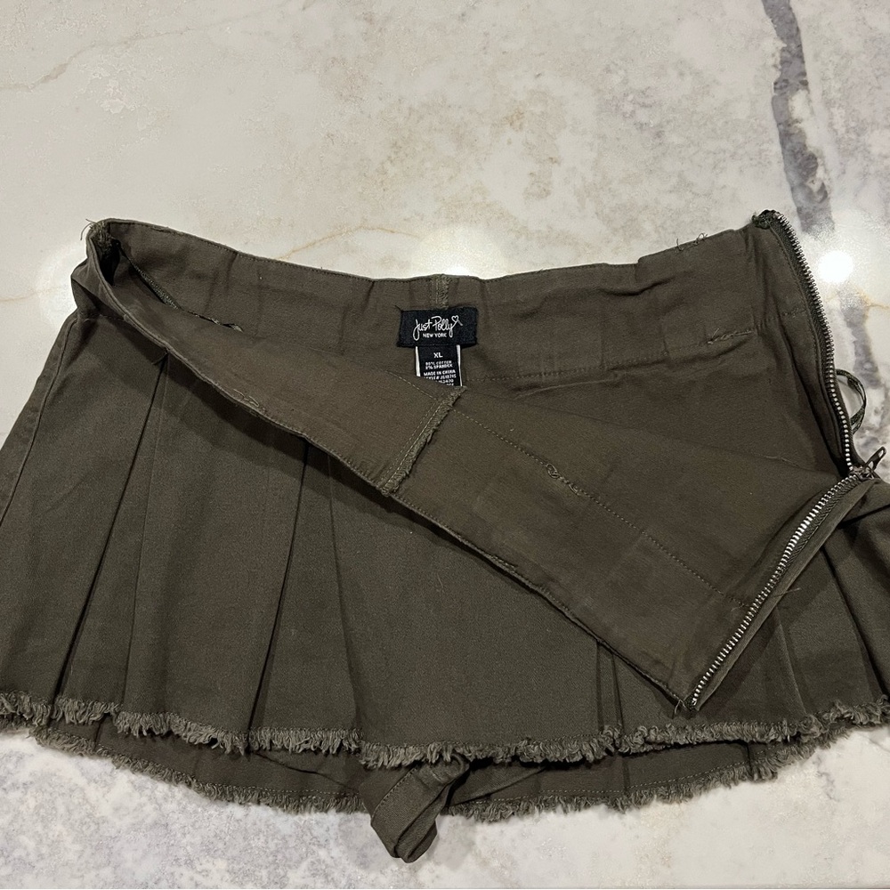 Just Polly Women’s Olive Green Pleated Skort with Raw Hem - Picture 2 of 6